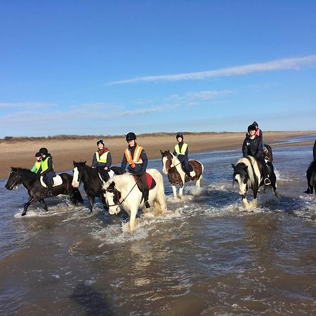 Romantic Lakeside Cottage By The Beach! With Super Cosy Log Burner! The Perfect Escape To Your Home From Home By The Sea! So Relaxing - You Won'T Want To Leave! Pet Friendly! Mablethorpe Luaran gambar
