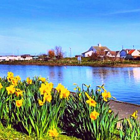 Romantic Lakeside Cottage By The Beach! With Super Cosy Log Burner! The Perfect Escape To Your Home From Home By The Sea! So Relaxing - You Won'T Want To Leave! Pet Friendly! Mablethorpe Luaran gambar