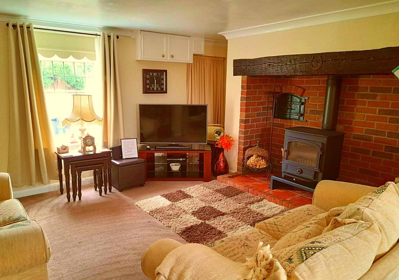 Romantic Lakeside Cottage By The Beach! With Super Cosy Log Burner! The Perfect Escape To Your Home From Home By The Sea! So Relaxing - You Won'T Want To Leave! Pet Friendly! Mablethorpe Luaran gambar