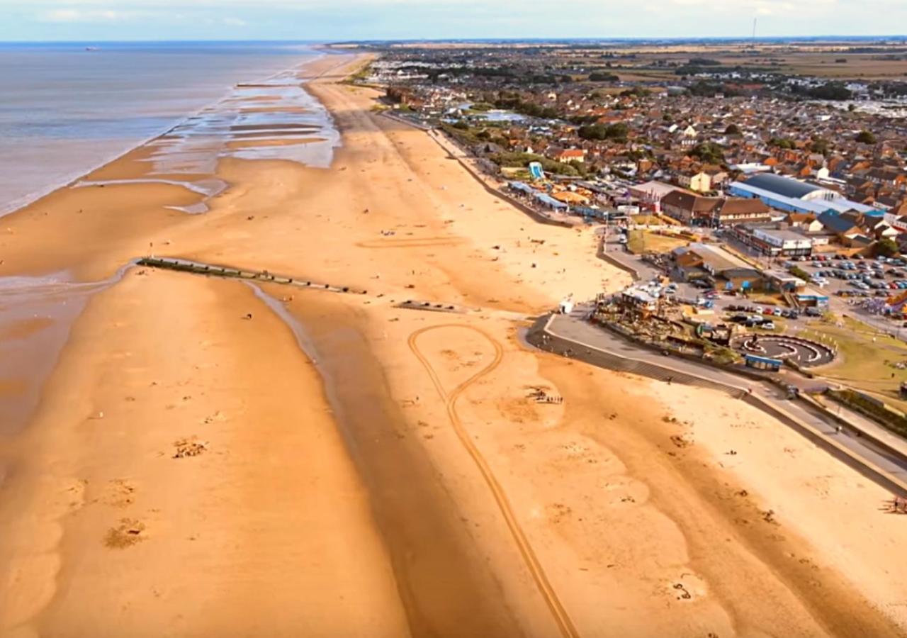 Romantic Lakeside Cottage By The Beach! With Super Cosy Log Burner! The Perfect Escape To Your Home From Home By The Sea! So Relaxing - You Won'T Want To Leave! Pet Friendly! Mablethorpe Luaran gambar