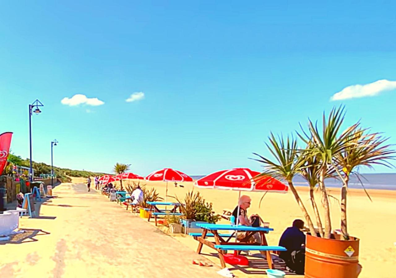 Romantic Lakeside Cottage By The Beach! With Super Cosy Log Burner! The Perfect Escape To Your Home From Home By The Sea! So Relaxing - You Won'T Want To Leave! Pet Friendly! Mablethorpe Luaran gambar