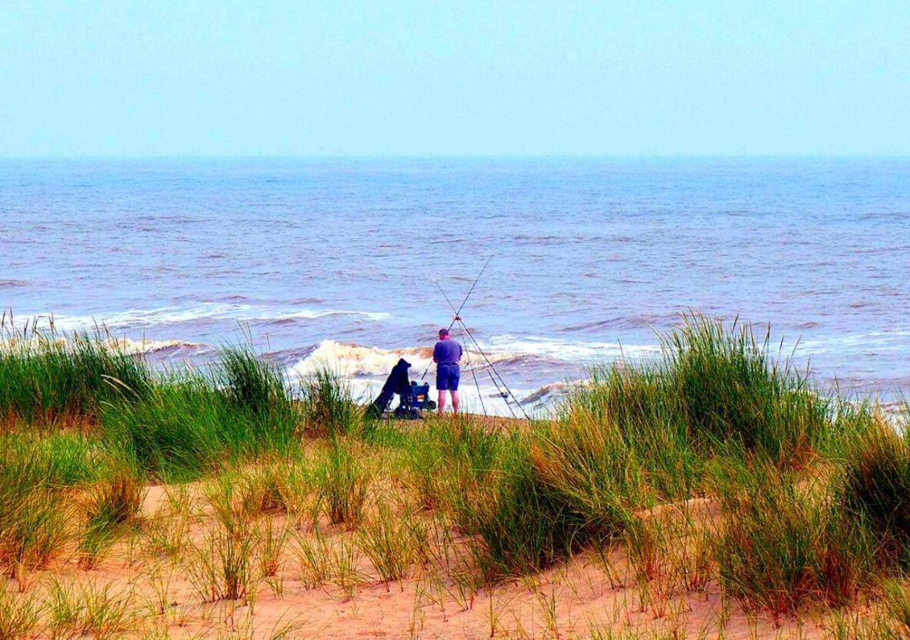 Romantic Lakeside Cottage By The Beach! With Super Cosy Log Burner! The Perfect Escape To Your Home From Home By The Sea! So Relaxing - You Won'T Want To Leave! Pet Friendly! Mablethorpe Luaran gambar