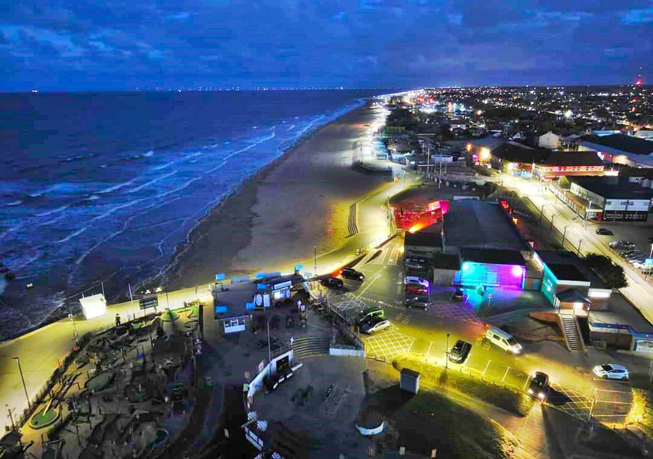 Romantic Lakeside Cottage By The Beach! With Super Cosy Log Burner! The Perfect Escape To Your Home From Home By The Sea! So Relaxing - You Won'T Want To Leave! Pet Friendly! Mablethorpe Luaran gambar