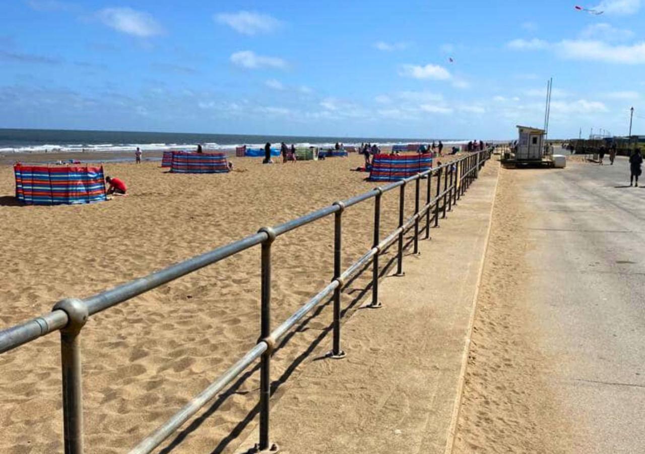 Romantic Lakeside Cottage By The Beach! With Super Cosy Log Burner! The Perfect Escape To Your Home From Home By The Sea! So Relaxing - You Won'T Want To Leave! Pet Friendly! Mablethorpe Luaran gambar