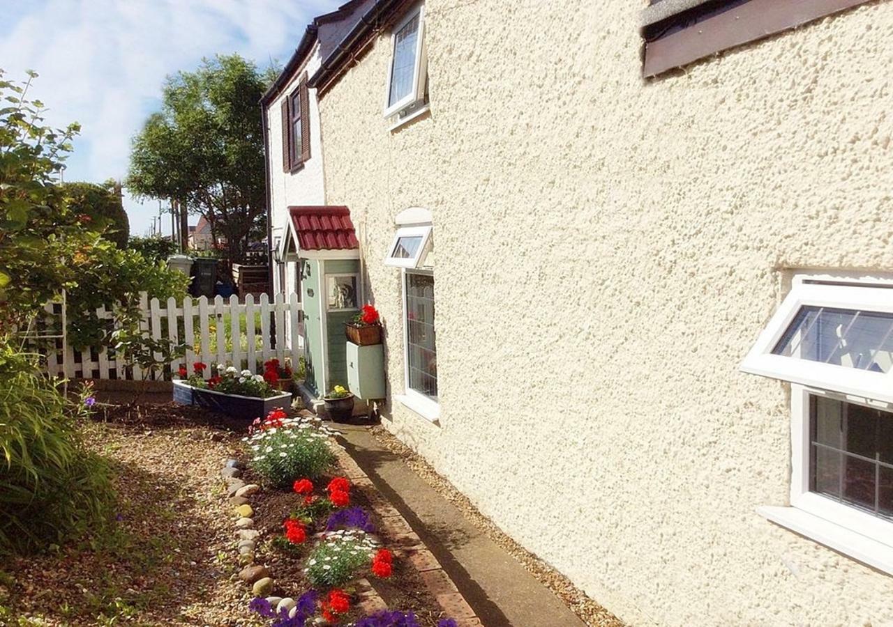 Romantic Lakeside Cottage By The Beach! With Super Cosy Log Burner! The Perfect Escape To Your Home From Home By The Sea! So Relaxing - You Won'T Want To Leave! Pet Friendly! Mablethorpe Luaran gambar