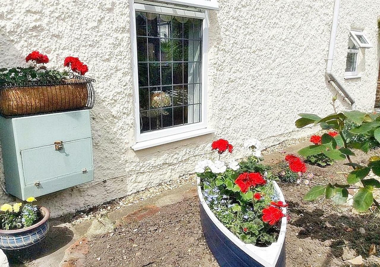 Romantic Lakeside Cottage By The Beach! With Super Cosy Log Burner! The Perfect Escape To Your Home From Home By The Sea! So Relaxing - You Won'T Want To Leave! Pet Friendly! Mablethorpe Luaran gambar